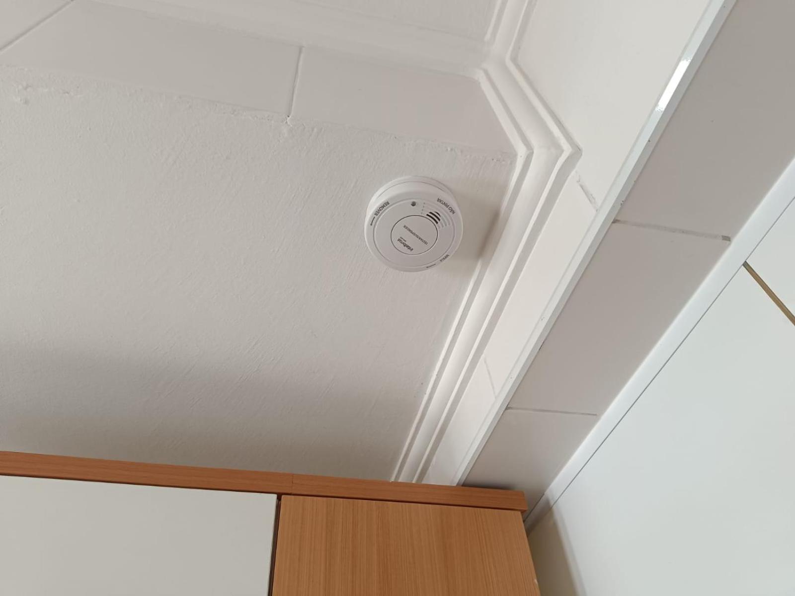 Comfortable Gonzaga - Em 1 Minuto A Pe Ta Na Gonzaga Em E No Shopping Balneario, 2 Ar-condicionados, Portaria 24 Horas, Elevador, 1 Vaga Carro Gratis, Wi-fi Gratis, Enxoval Gratuito, Gonzaga, Bicicleta Disponi