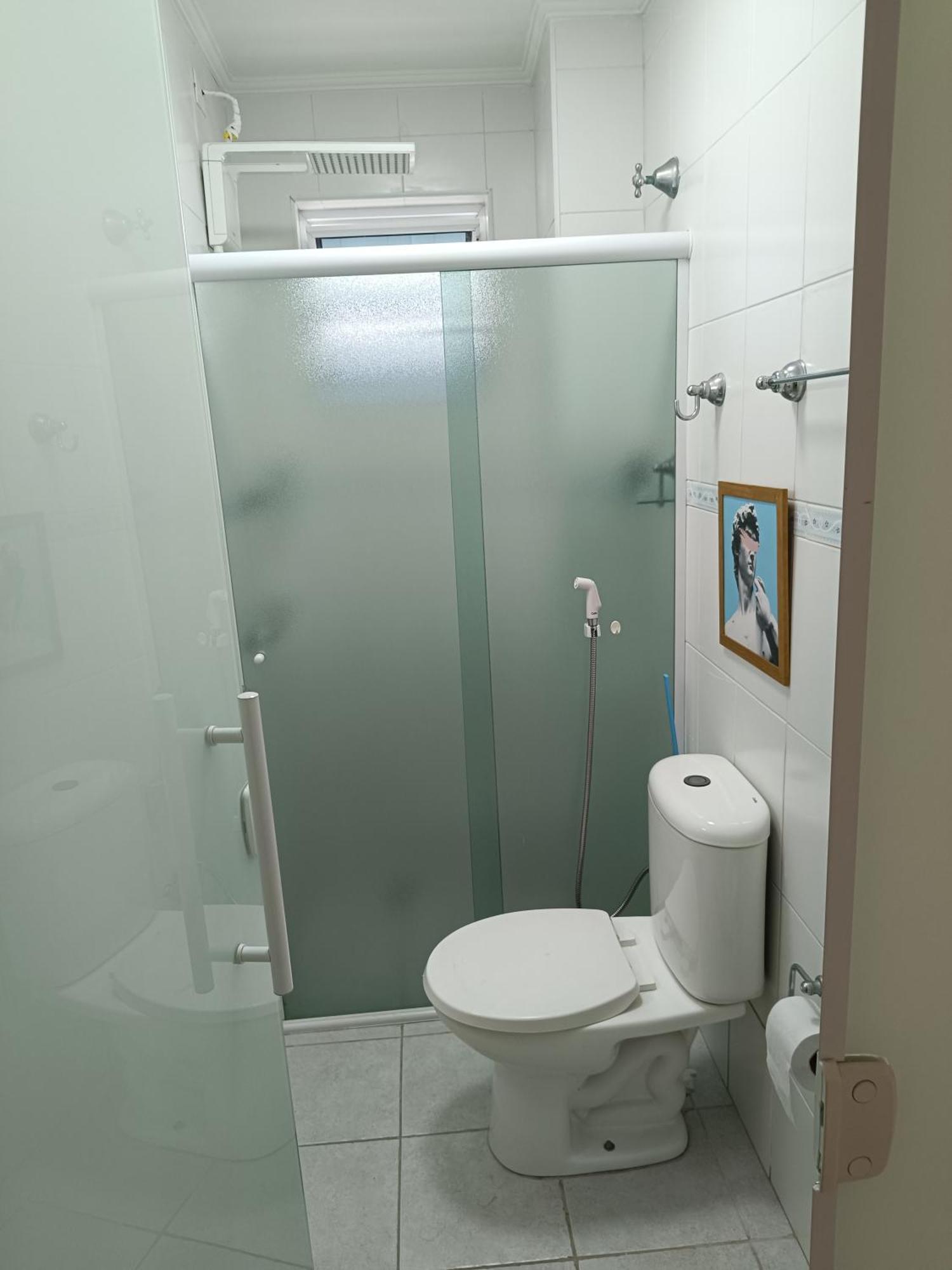 Comfortable Gonzaga - Em 1 Minuto A Pe Ta Na Gonzaga Em E No Shopping Balneario, 2 Ar-condicionados, Portaria 24 Horas, Elevador, 1 Vaga Carro Gratis, Wi-fi Gratis, Enxoval Gratuito, Gonzaga, Bicicleta Disponi