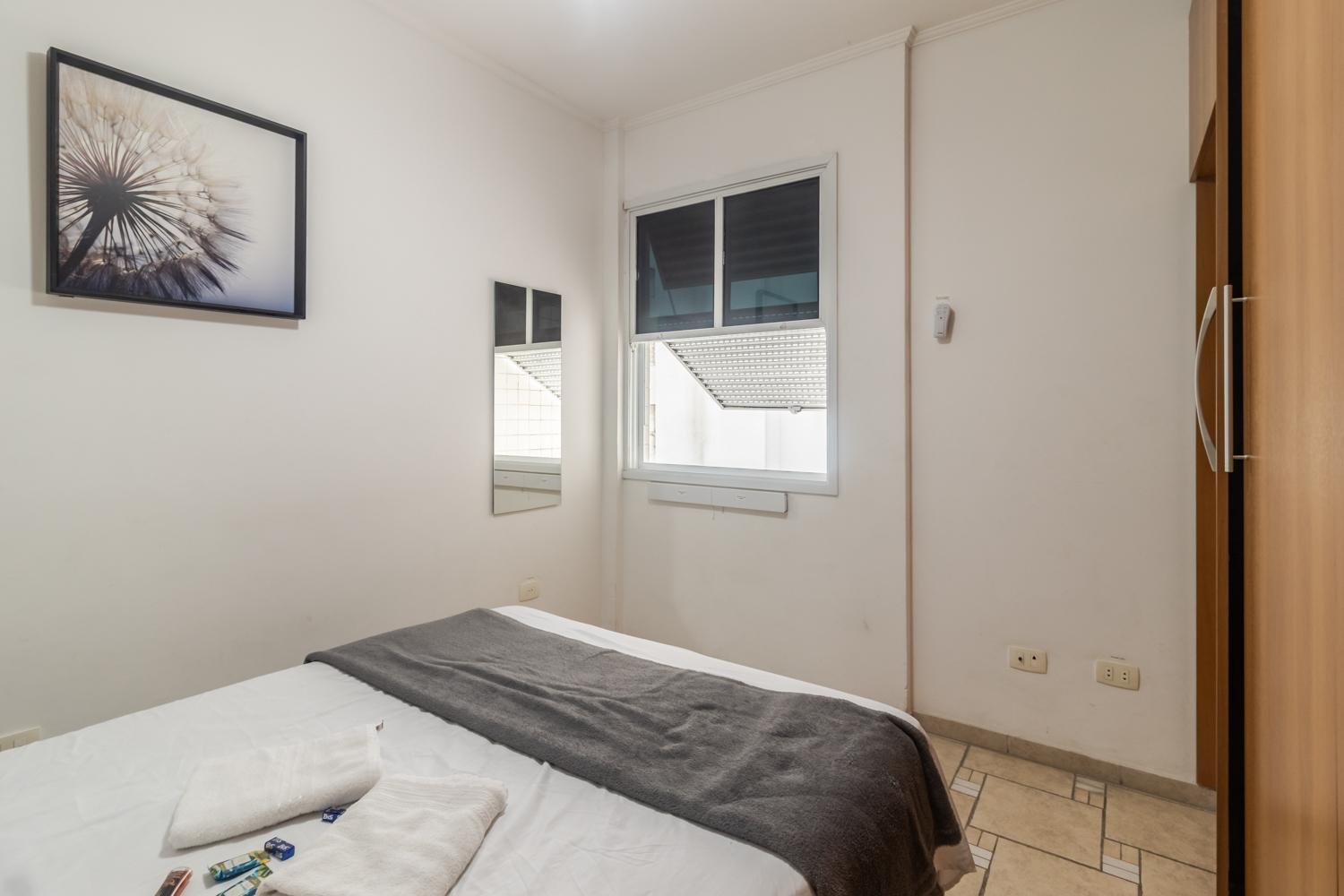 Apartment Comfortable Gonzaga - Em 1 Minuto A Pe Ta Na Gonzaga Em E No Shopping Balneario, 2 Ar-condicionados, Portaria 24 Horas, Elevador, 1 Vaga Carro Gratis, Wi-fi Gratis, Enxoval Gratuito, Gonzaga, Bicicleta Disponi