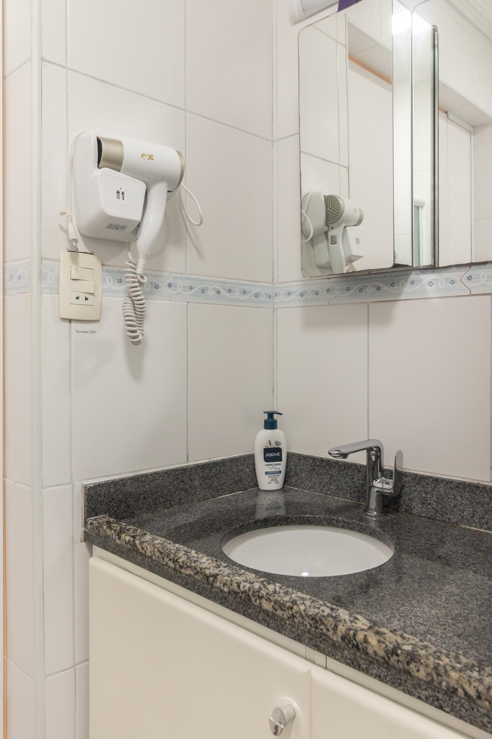 Comfortable Gonzaga - Em 1 Minuto A Pe Ta Na Gonzaga Em E No Shopping Balneario, 2 Ar-condicionados, Portaria 24 Horas, Elevador, 1 Vaga Carro Gratis, Wi-fi Gratis, Enxoval Gratuito, Gonzaga, Bicicleta Disponi * Santos (Sao Paulo)